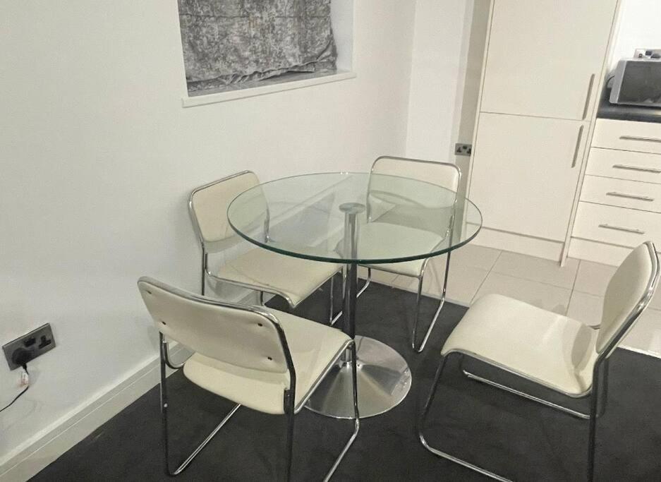 맨체스터 Modern 2-Bed Flat In Salford 아파트 외부 사진