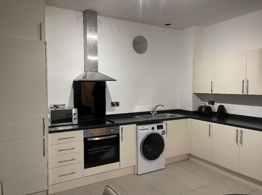 맨체스터 Modern 2-Bed Flat In Salford 아파트 외부 사진